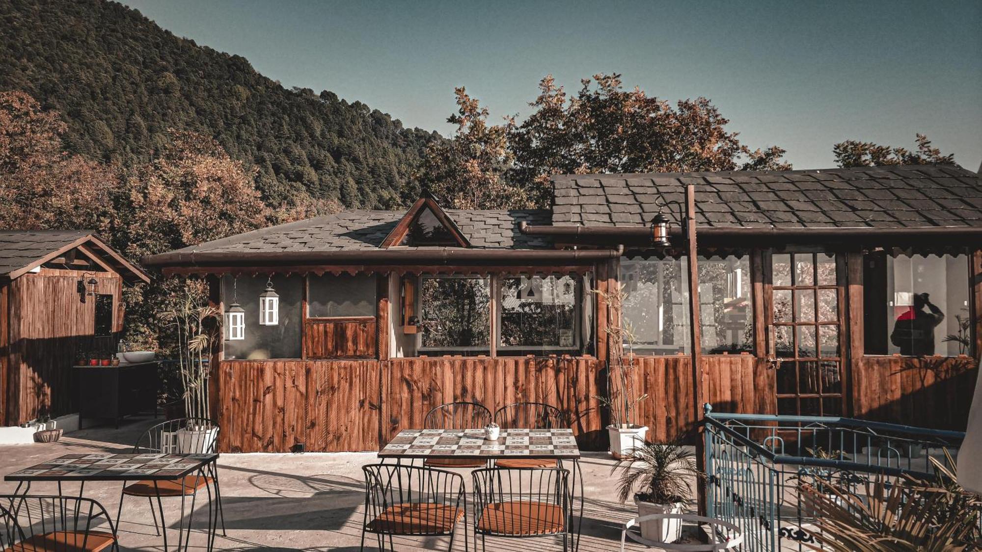 Parvatah Villa Bir  Exterior photo